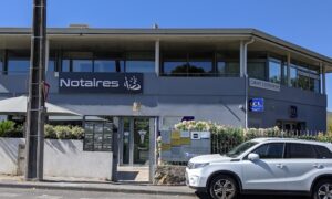 entrée cabinet ostéopathie, allaitement, bébé, nouveau-né, femme en ceinte, endométriose marseille 13011